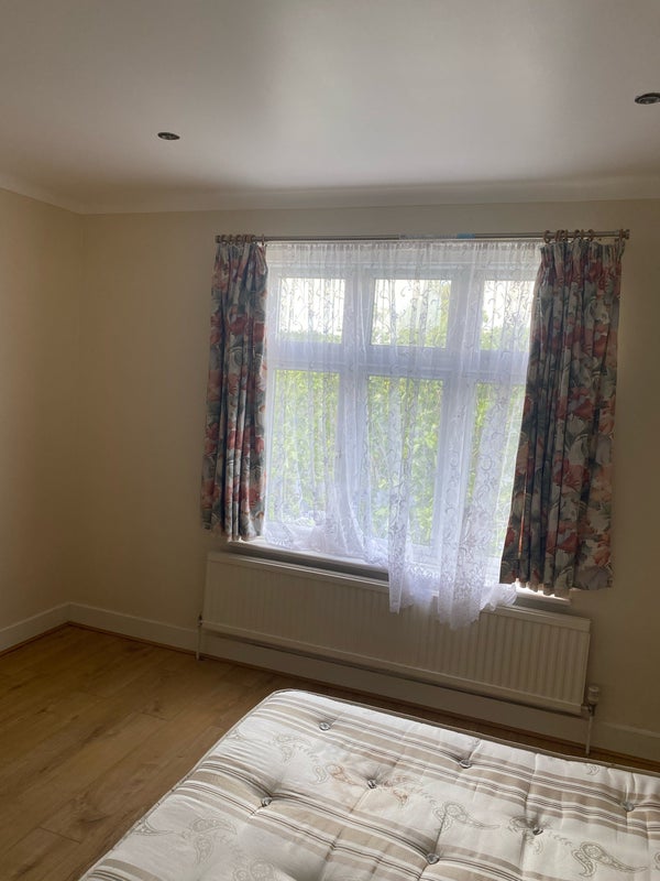 Room Grange Park Avenue in Greater London