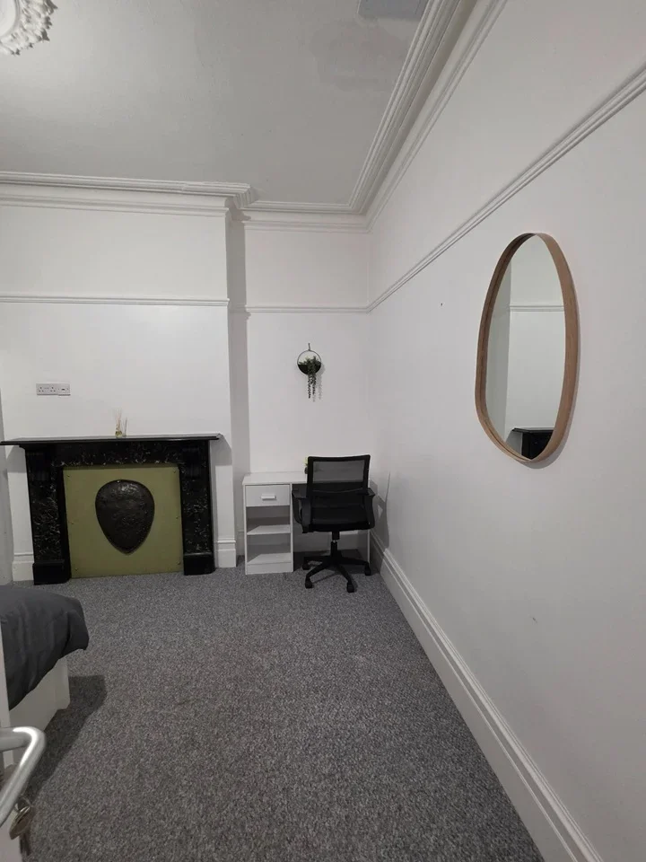 Room Old Road West in Gravesham