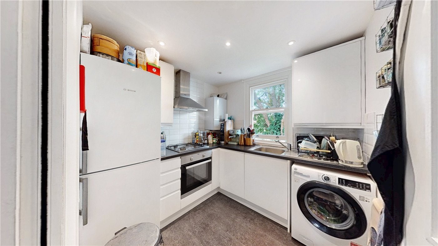 Flat Cantelowes Road in Greater London