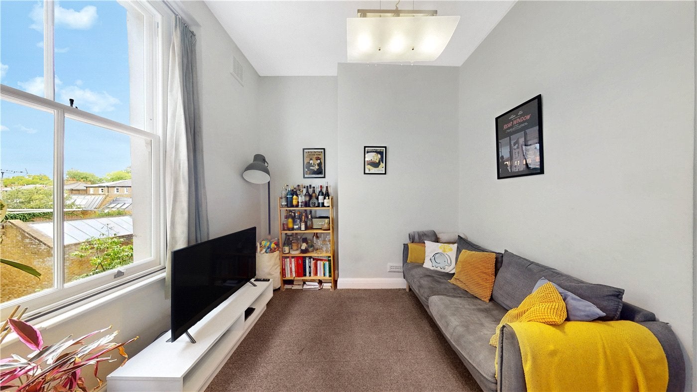 Flat Cantelowes Road in Greater London