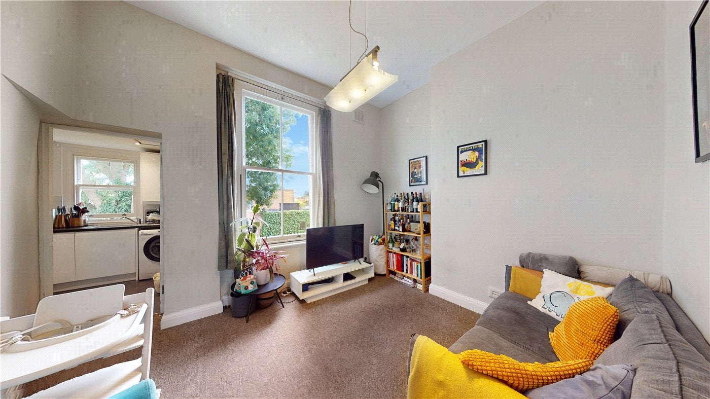 Flat Cantelowes Road in Greater London