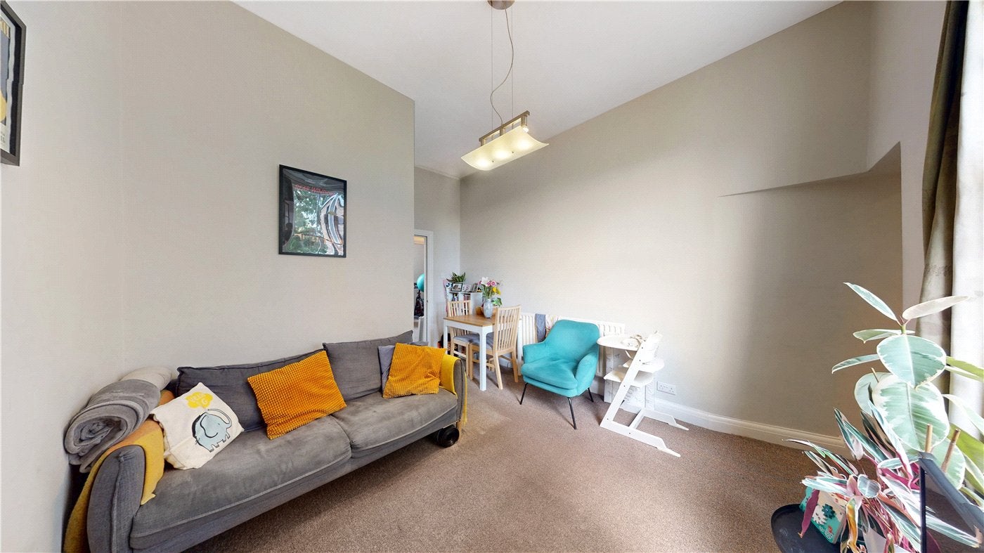 Flat Cantelowes Road in Greater London