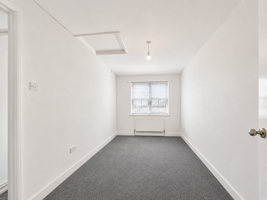 Flat Wrights Meadow Road in High Wycombe Community Board