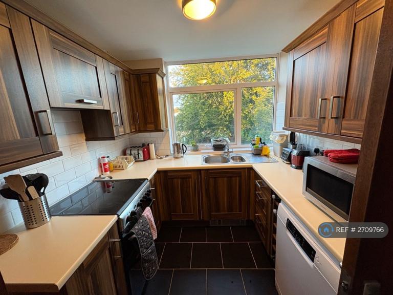 Room Wadham Drive in Bristol