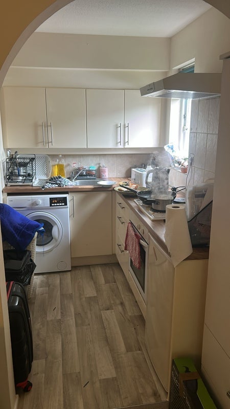 Room Harvey Road in Slough