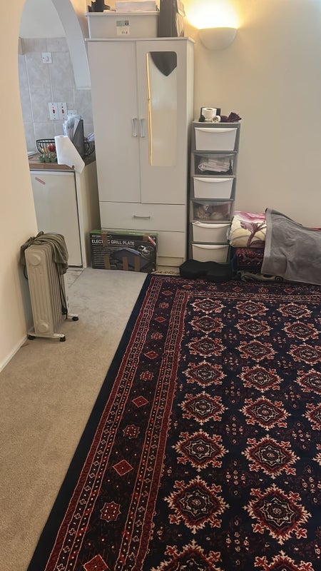Room Harvey Road in Slough