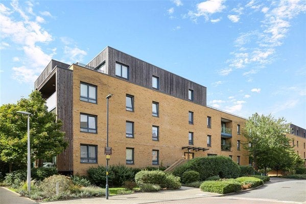 Flat Dowding Drive in Greater London