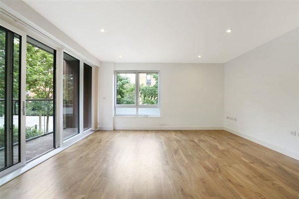Flat Dowding Drive in Greater London