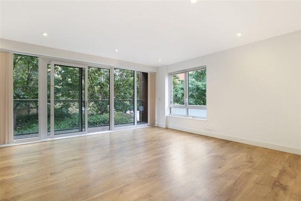 Flat Dowding Drive in Greater London