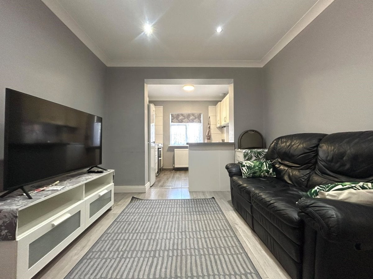 Flat Currey Road in London