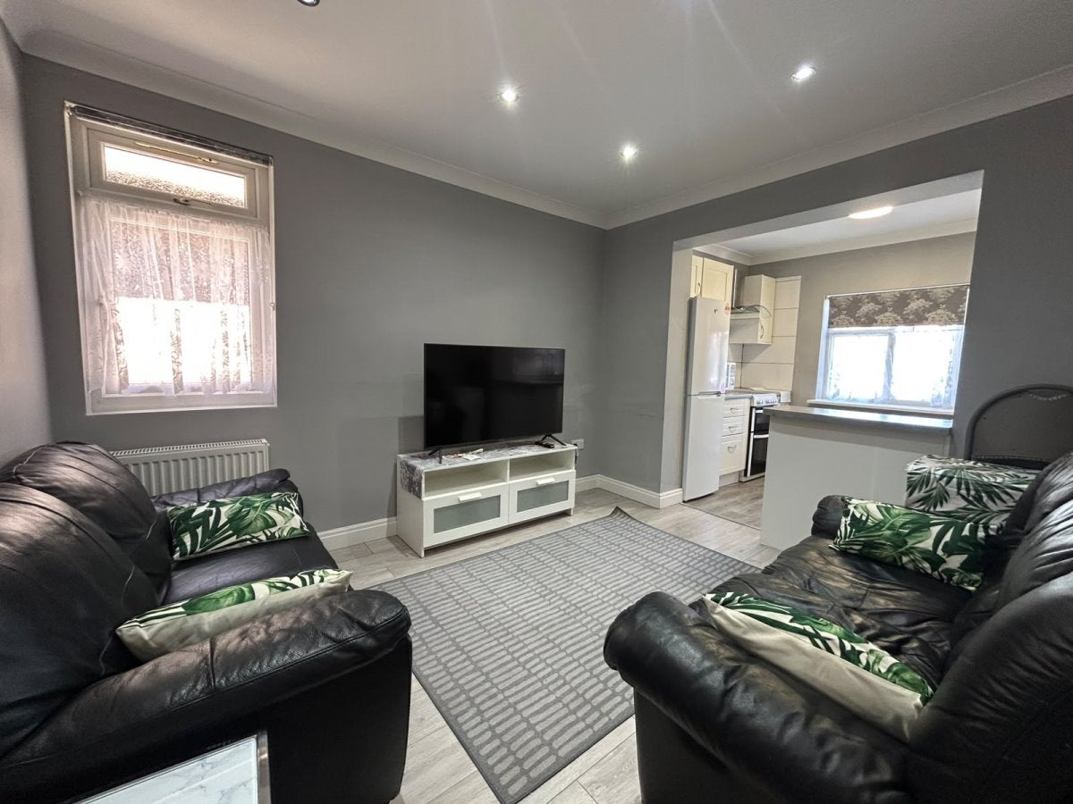Flat Currey Road in London