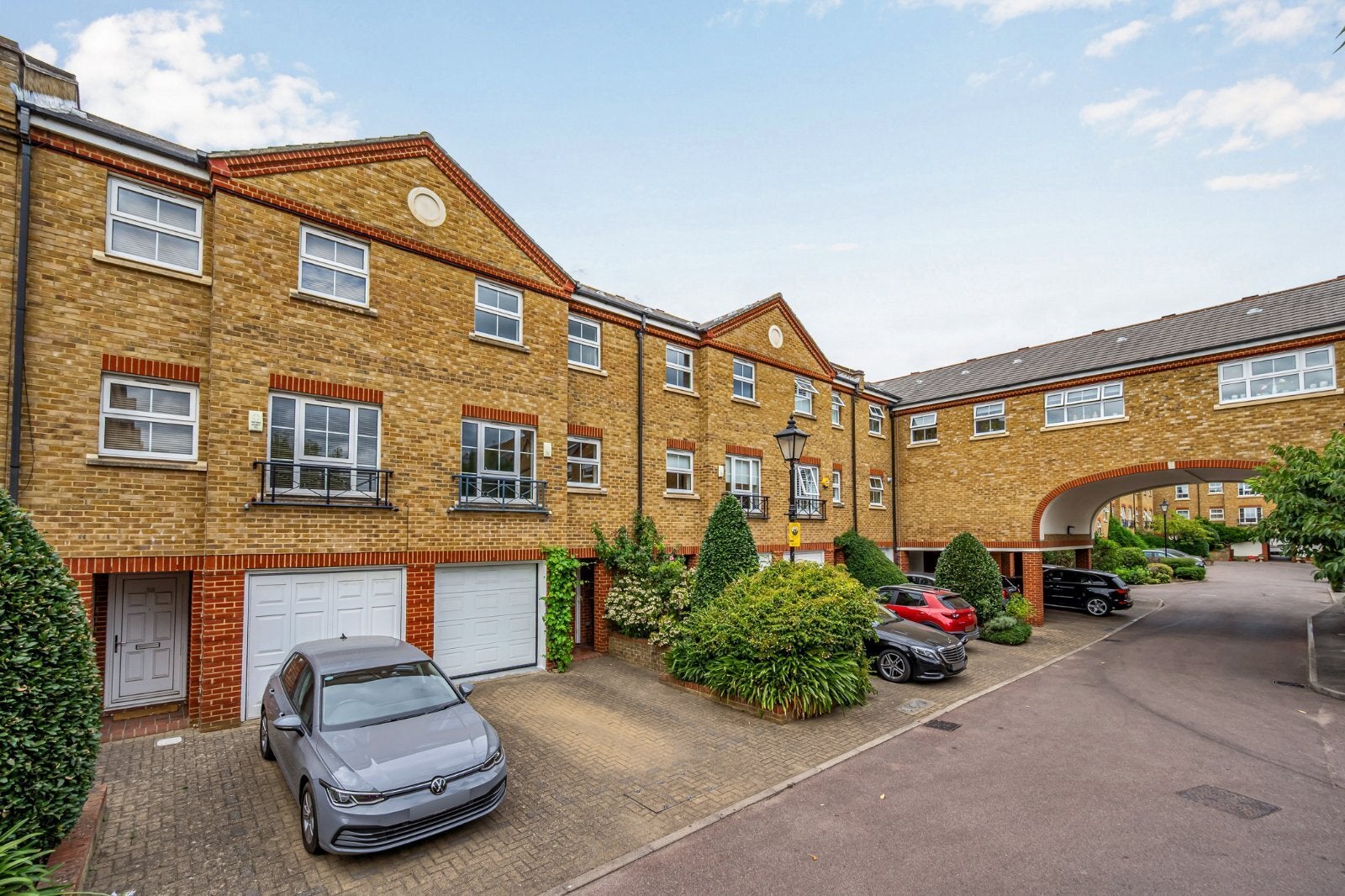 House Malthouse Drive in Greater London