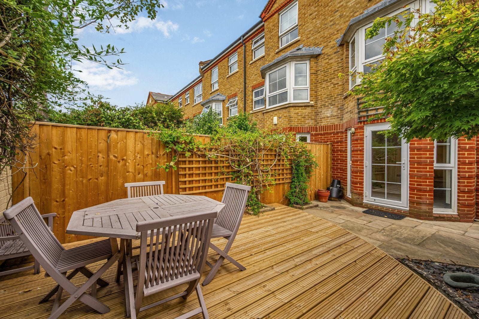 House Malthouse Drive in Greater London
