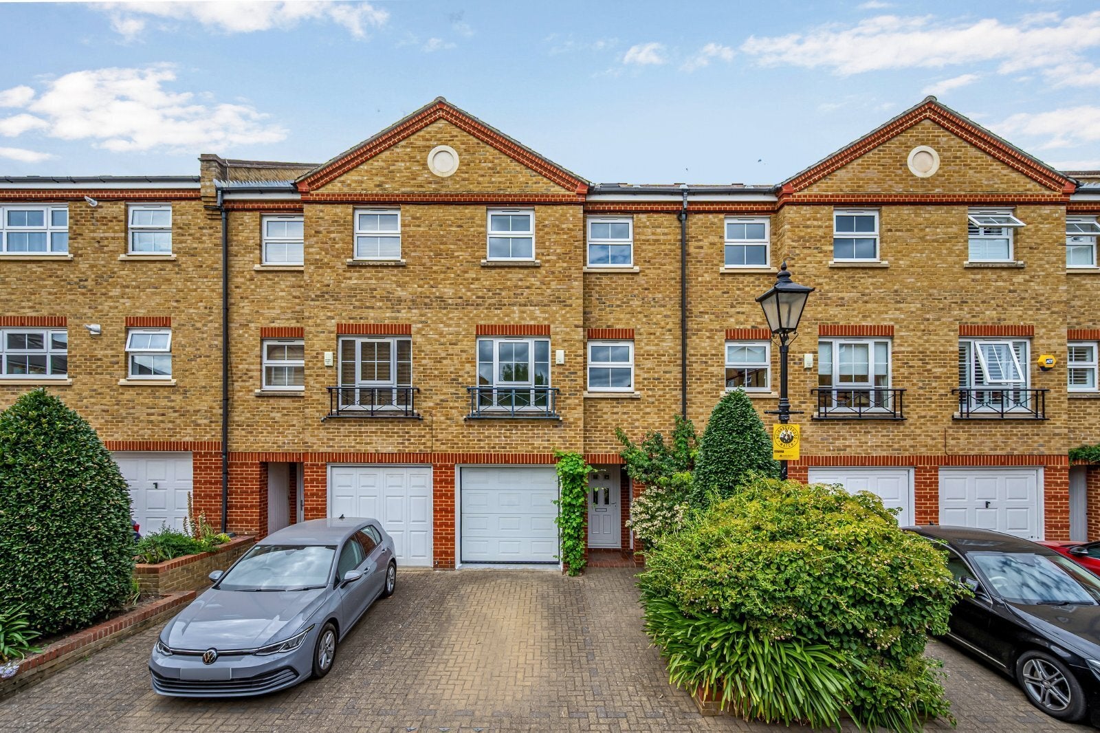 House Malthouse Drive in Greater London