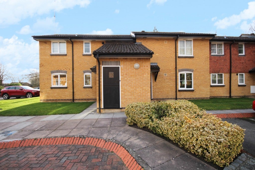 Flat Aldworth Close in Bracknell