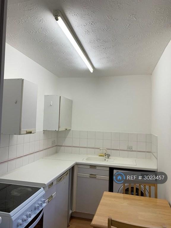 Flat Elmore Close in Greater London