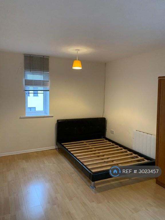 Flat Elmore Close in Greater London