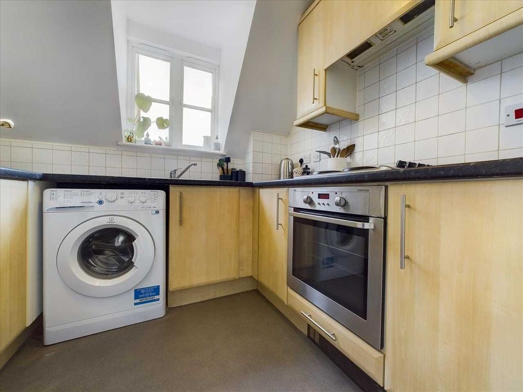 Flat Alnesbourn Crescent in Ipswich