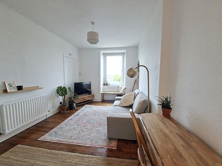 Flat Granton Road in City of Edinburgh