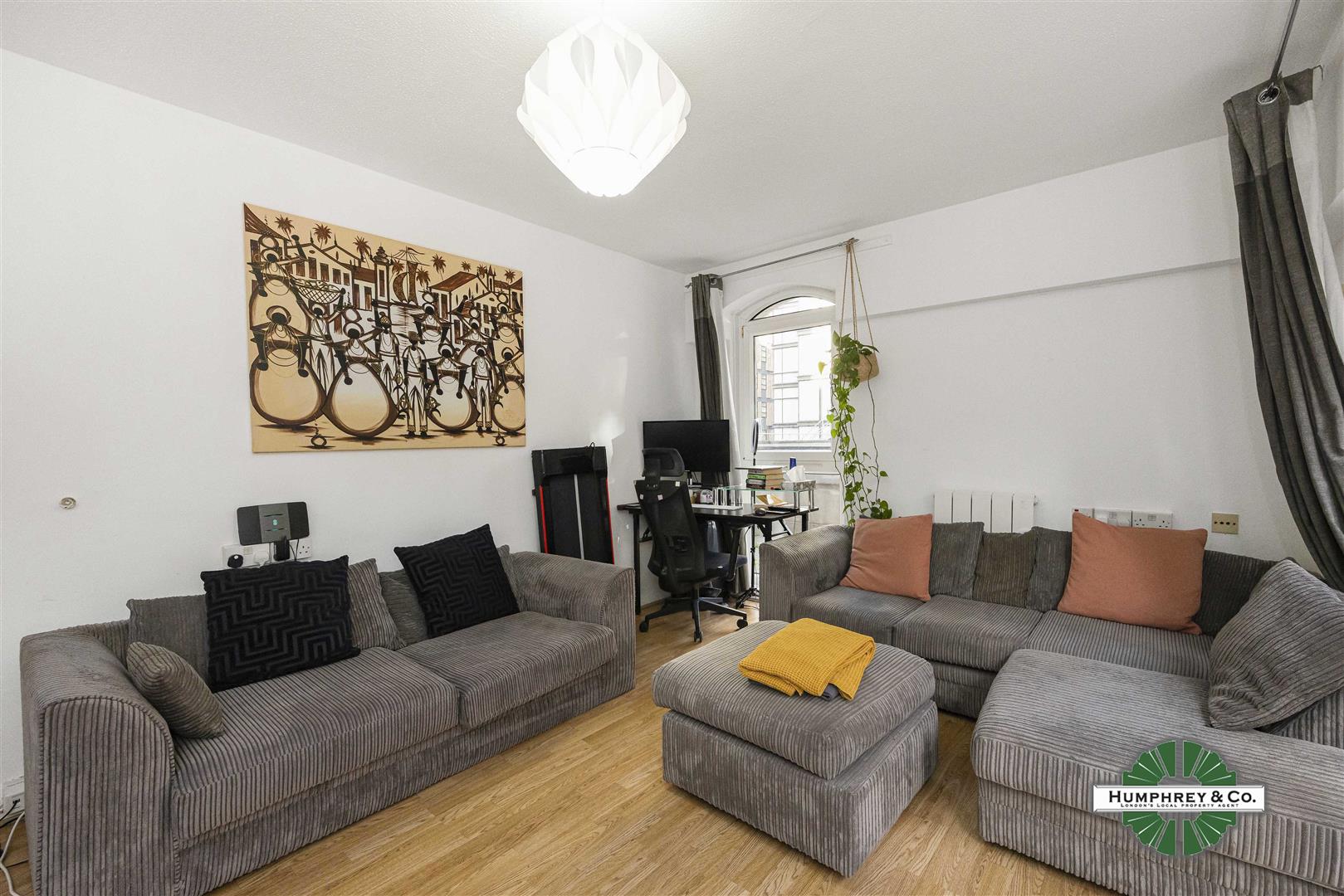 Flat Bath Street in Greater London