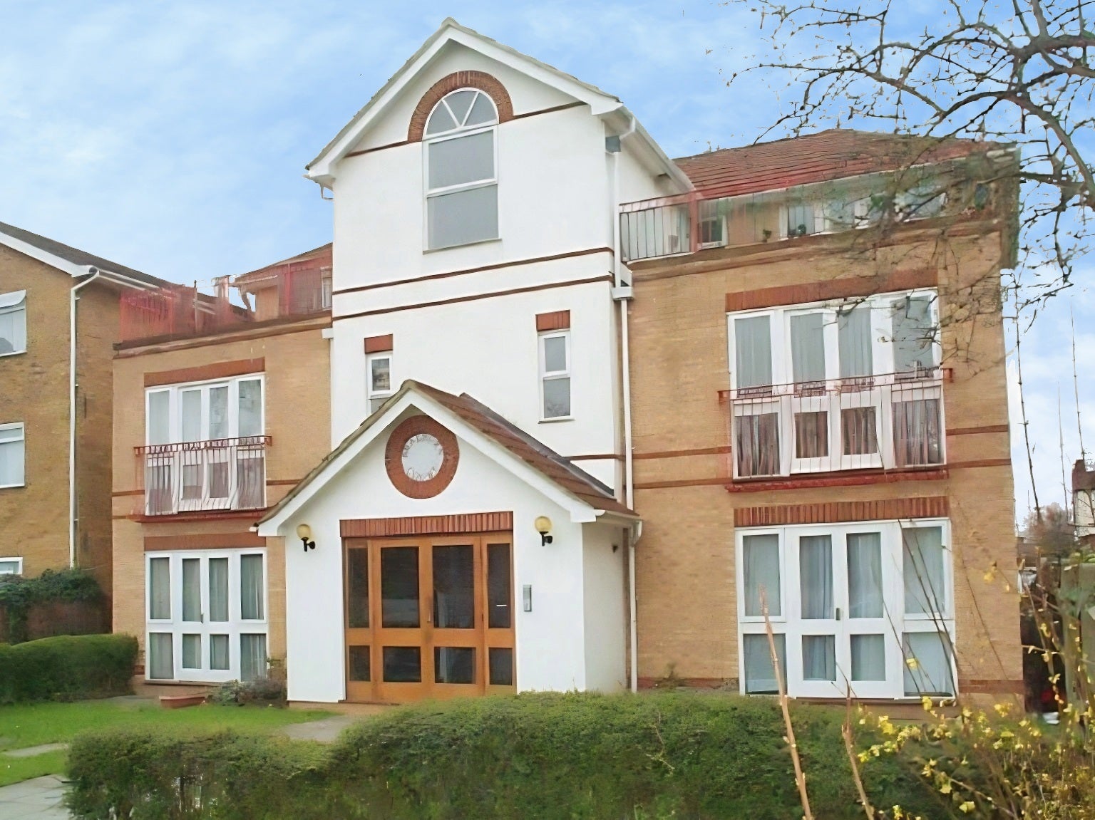 Flat Kingston Road in Borough of Spelthorne