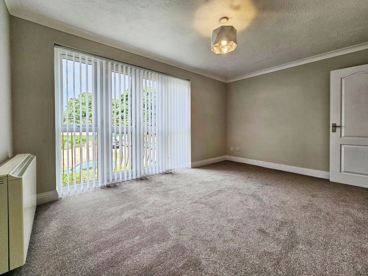 Flat Kingston Road in Borough of Spelthorne