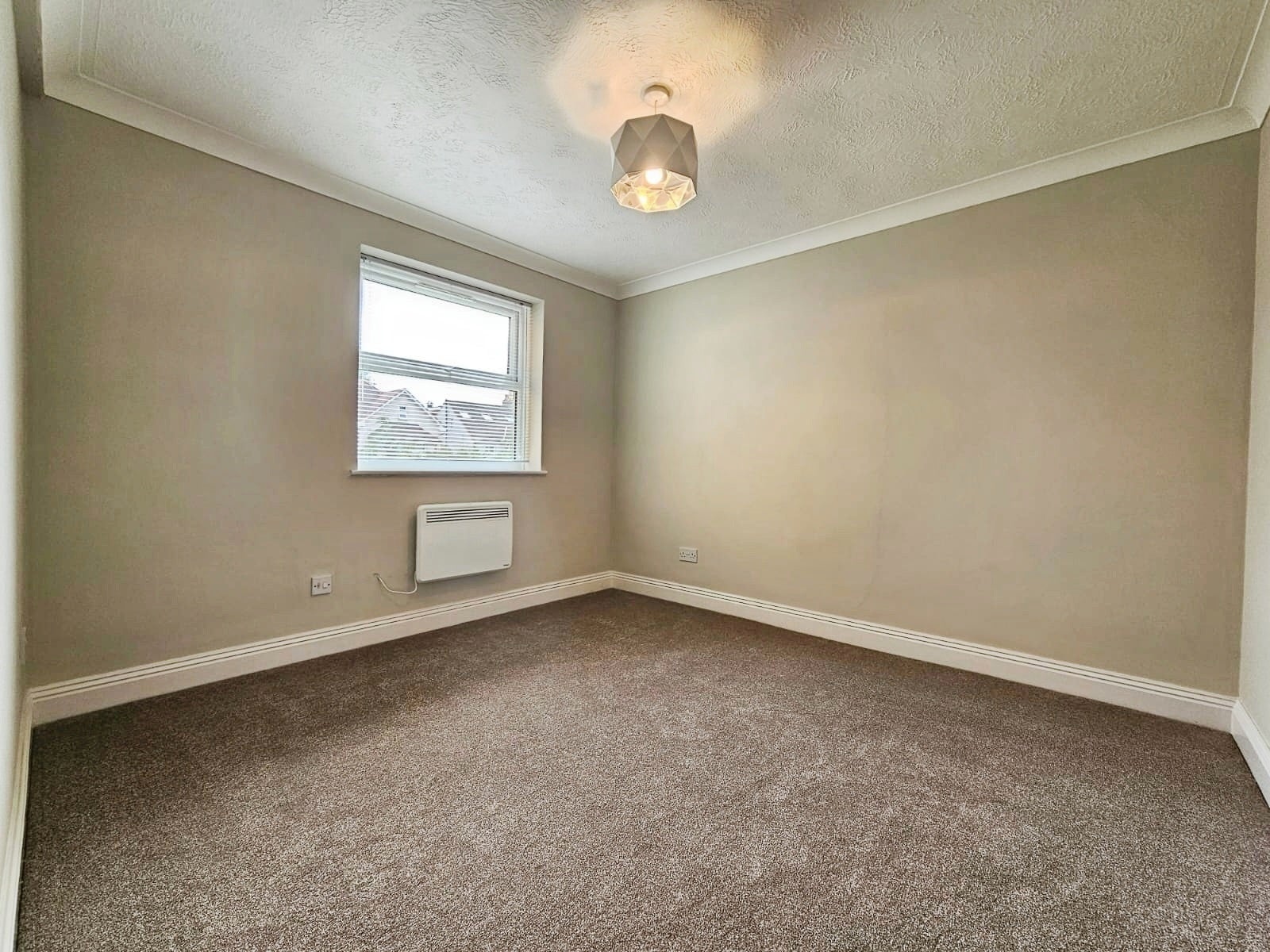 Flat Kingston Road in Borough of Spelthorne