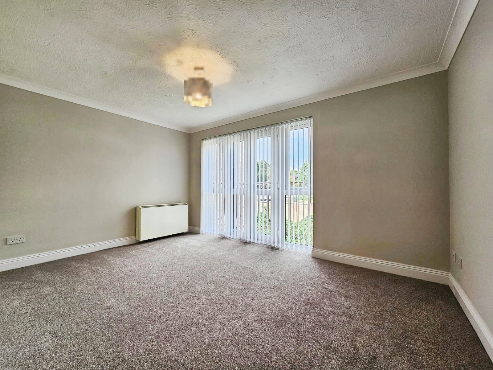 Flat Kingston Road in Borough of Spelthorne
