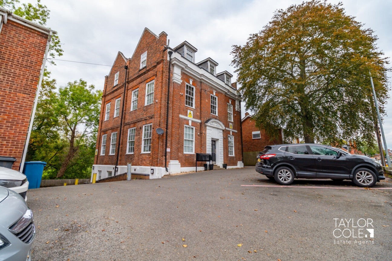 Flat Manor Road in Tamworth