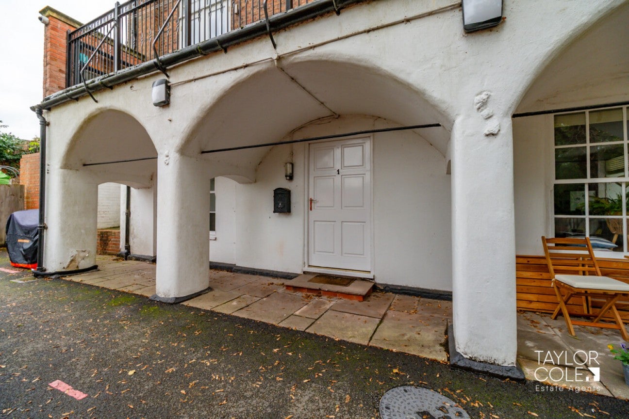 Flat Manor Road in Tamworth
