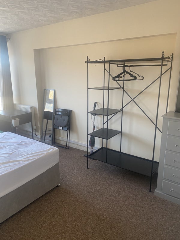 Room Holborn Towers in Leeds
