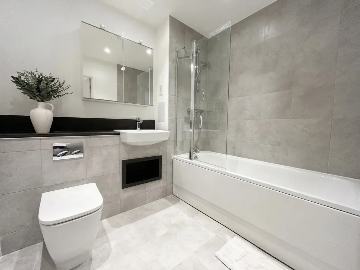 Flat Cornforth Lane in Greater London