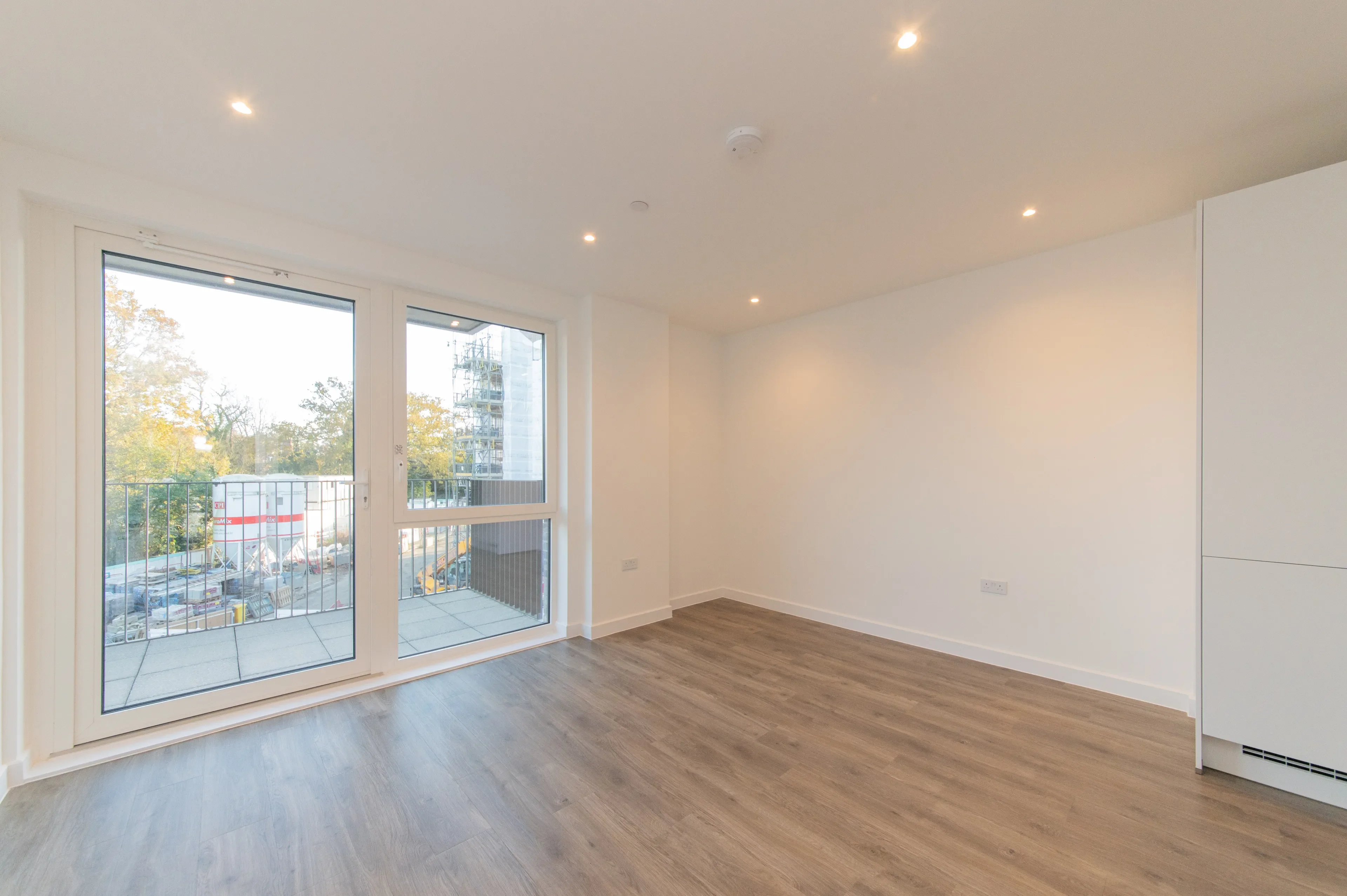 Flat Cornforth Lane in Greater London