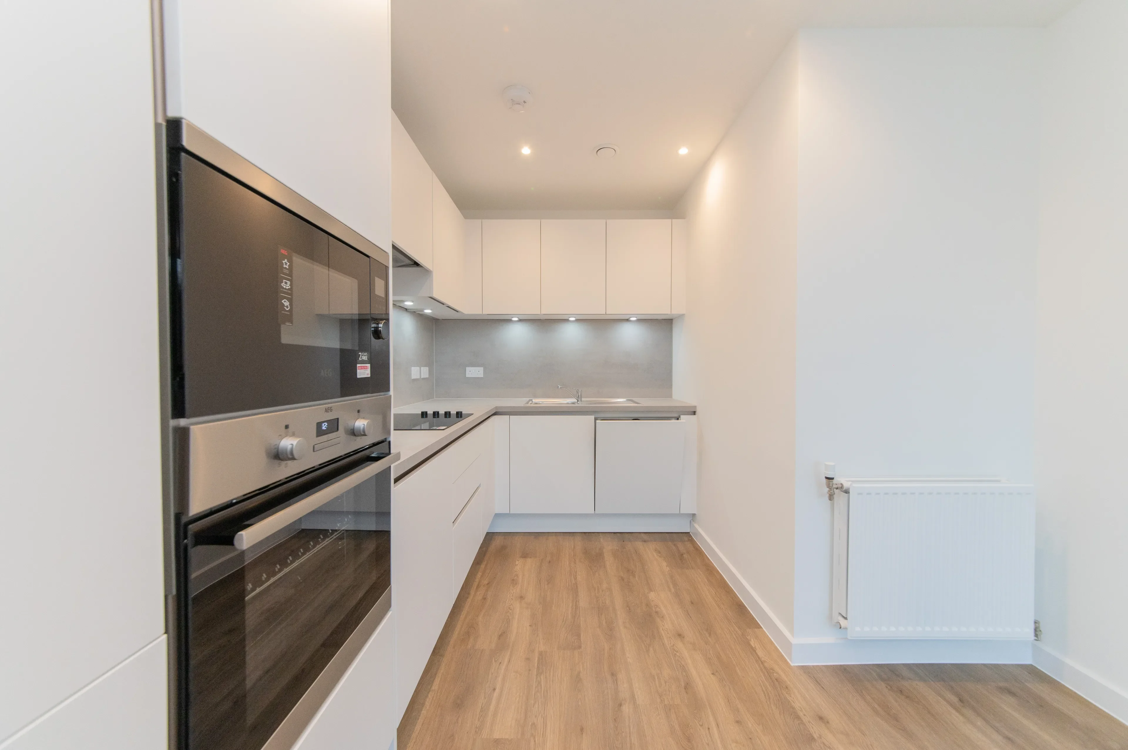 Flat Cornforth Lane in Greater London