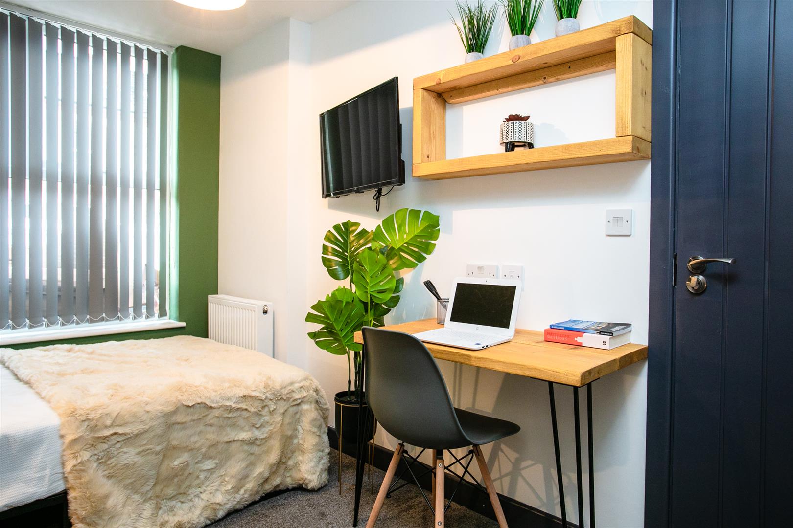 Room Dean Street in Coventry