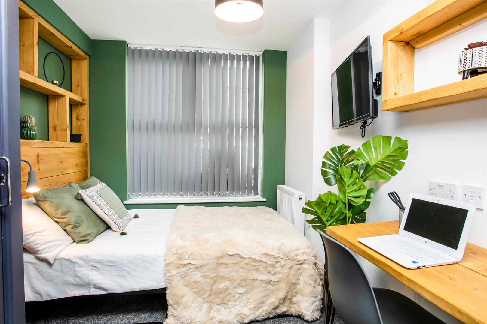 Room Dean Street in Coventry