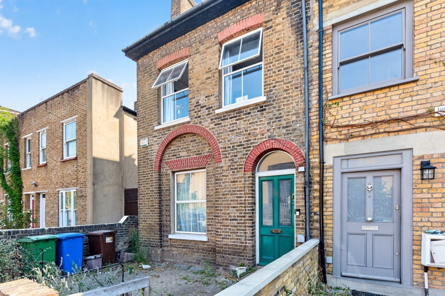 House Valmar Road in Greater London