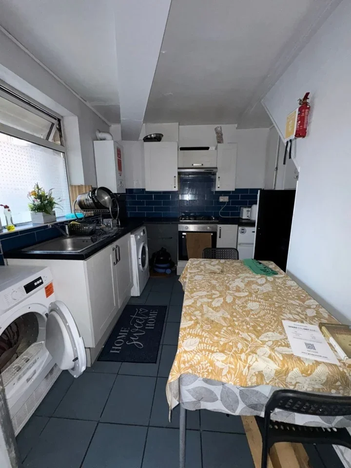 Room Solander Gardens in Greater London