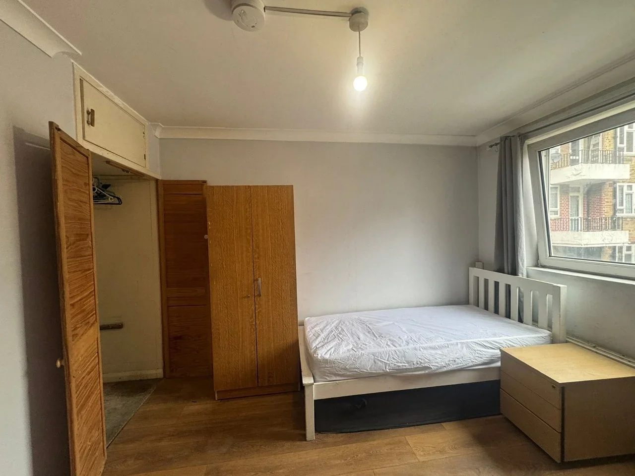 Room Solander Gardens in Greater London