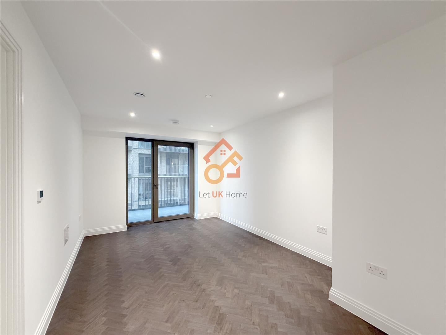 Flat Eden Place in Oxted