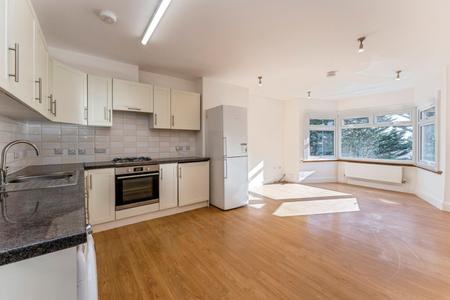 Flat Summers Lane in Greater London