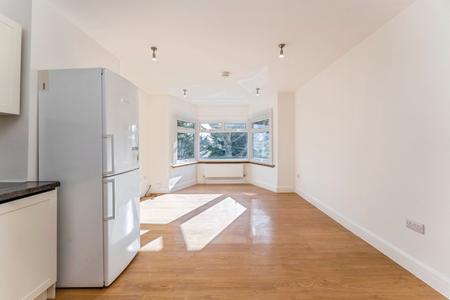 Flat Summers Lane in Greater London