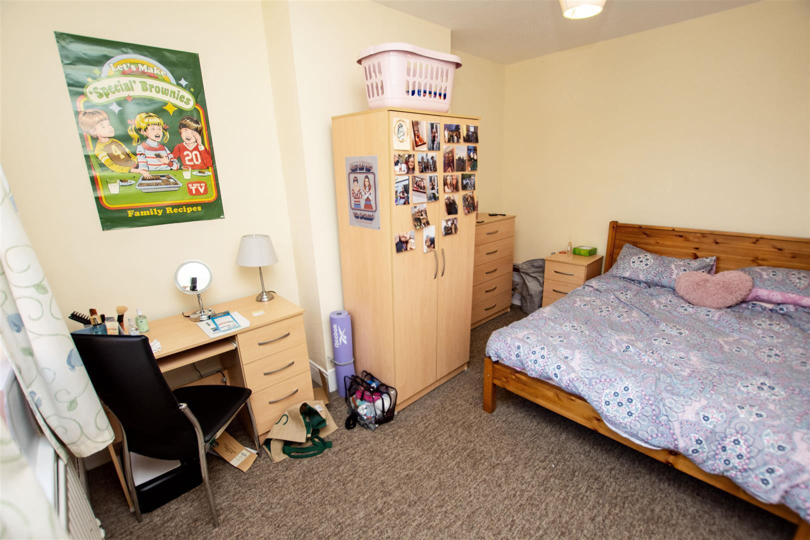 Flat Raddlebarn Road in Birmingham