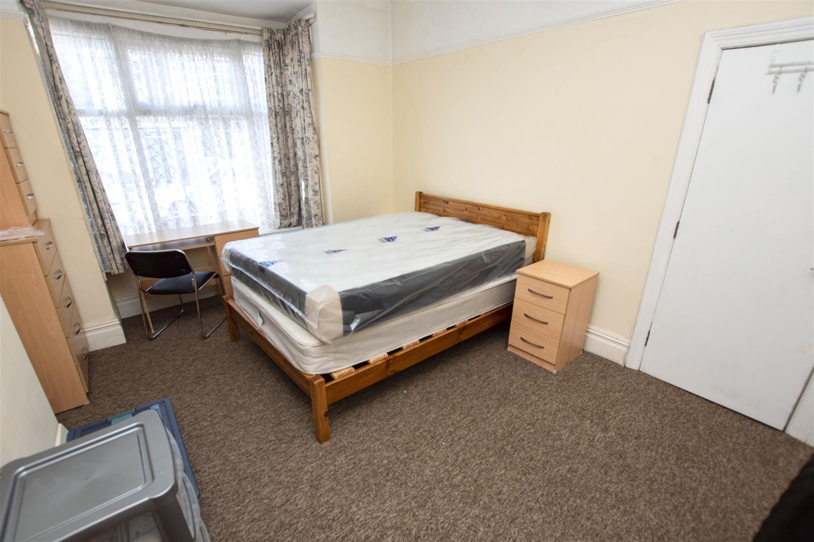 Flat Raddlebarn Road in Birmingham