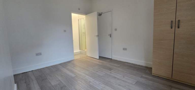 Room Montague Road in Greater London