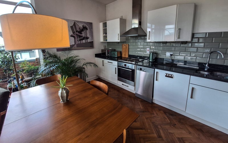 Flat Birdwood Avenue in Greater London