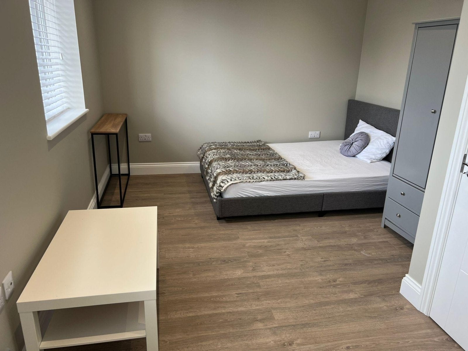 Flat Palmers Road in Greater London