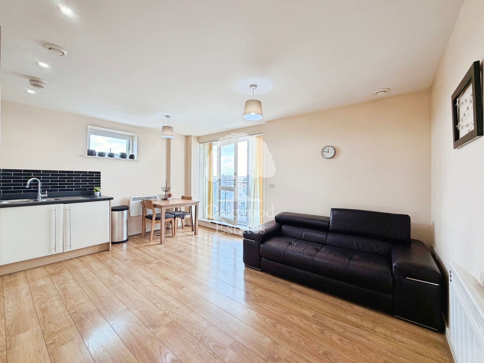 Flat Railway Terrace in Slough