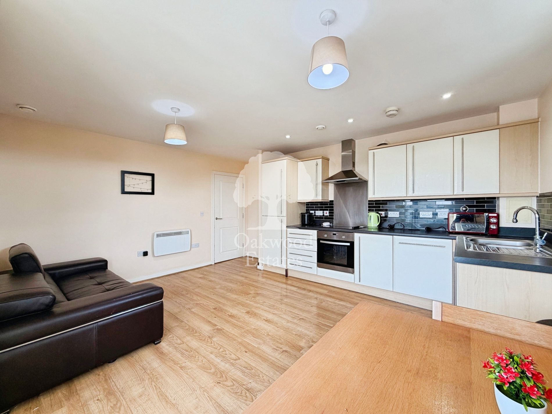 Flat Railway Terrace in Slough