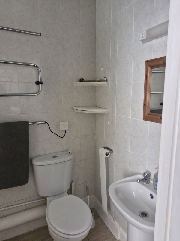 Room Woodfield Road in Blackpool